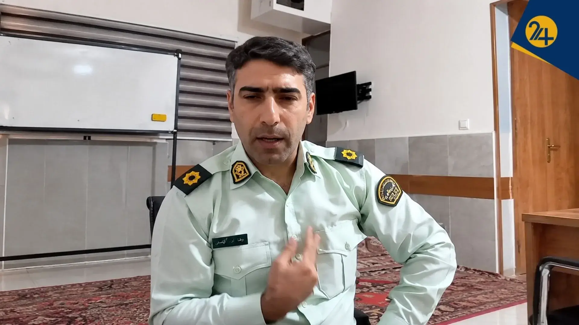 موج تازه ویدئوهای اعتراضی نیروی انتظامی | چرا بدنه عملیاتی پلیس، اینستاگرام را به دادسرا ترجیح میدهد؟