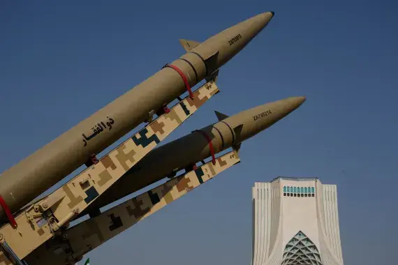 مشاور رئیس جمهور امارات خواستار کاهش تنش در تنگه هرمز شد