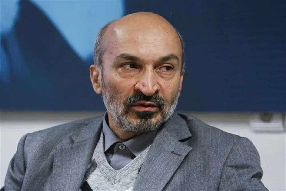 رئیس دانشگاه تهران: در مرحله بدوی رسیدگی به اتفاقات ۱۴۰۴ برای ۱۱ پرونده حکم صادر شده و احکام ۱۰ پرونده هم تا هفته آینده صادر میشود/ تا پایان تابستان درباره همه تصمیمگیری میشود + فیلم