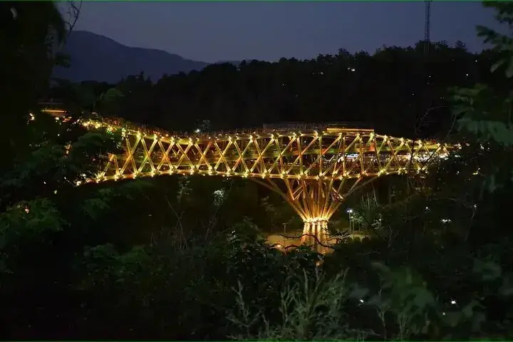 پل طبیعت طلایی میشود