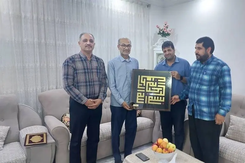  تجلیل از سال‌ها خدمت و ایثارگری رزمنده بوشهری - تسنیم