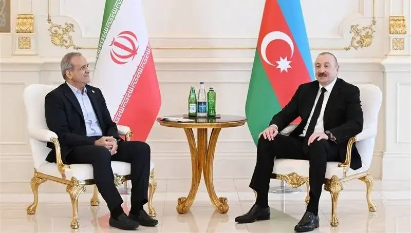 شوخی پزشکیان و الهام علیاف برای آب خوردن : این آب را شما خودتان آوردید!؟