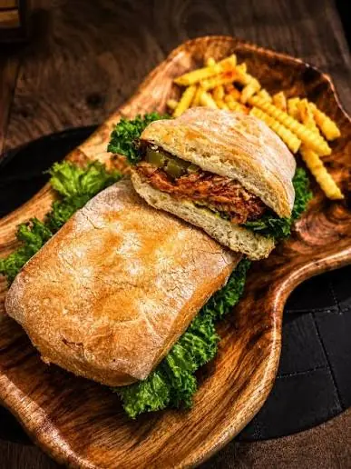 طرز تهیه ساندویچ مرغ سالاد سزار | آخرین خبر