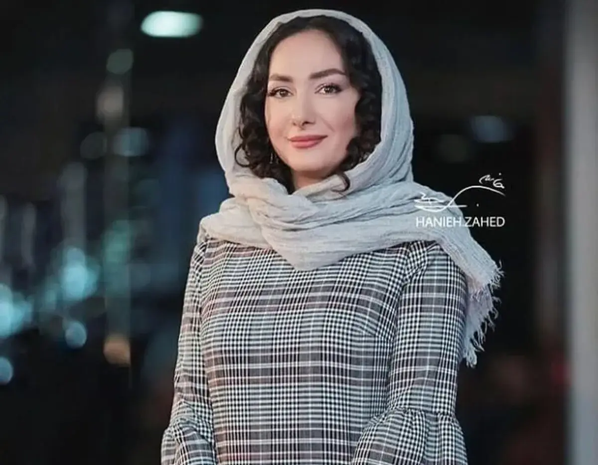 استایل تماممشکی هانیه توسلی با اکسسوریهای خاص