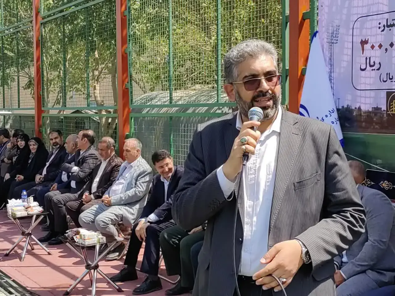زمین چمن مصنوعی با اعتبار ۳۰۰ میلیارد ریال در قدس افتتاح شد