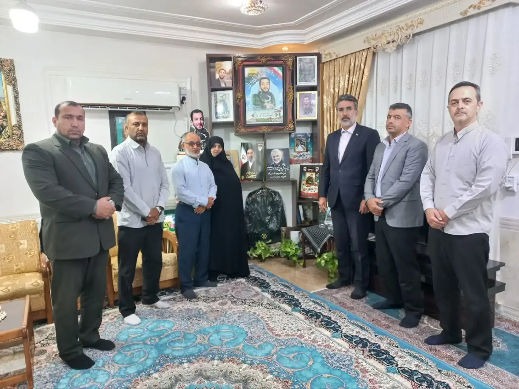  مدیرکل ورزش و جوانان به دیدار خانواده شهید کارمند ورزشکار و شهید مدافع حرم ورزشکار رفت