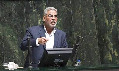  دولت با آزاد گذاشتن معاملات ارزی به دلار قاچاق رسمیت داده است