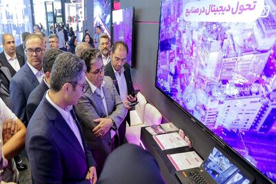 مدیرعامل شستا از غرفه رایتل در الکامپ ۲۹ بازدید کرد