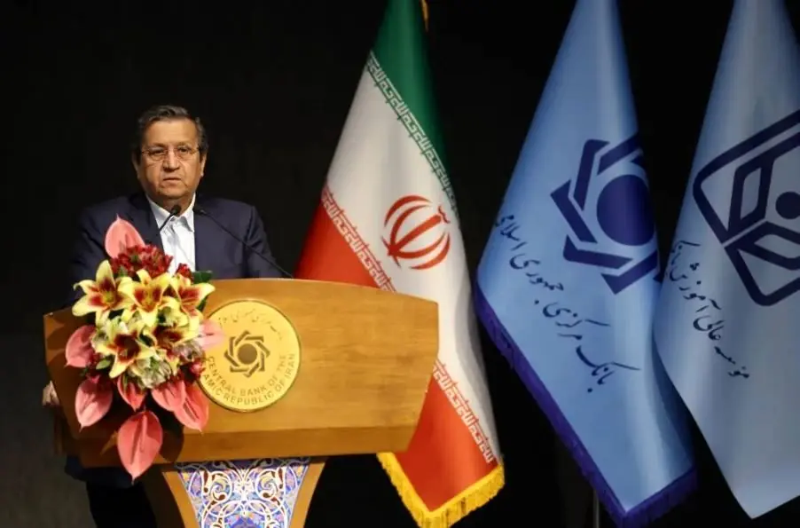  عبدالناصر همتی: گرد و خاک بازار ارز فرو خواهد نشست | احتمال وقوع ابرتورم ضعیف است | ارز داریم به قدر کافی هم داریم