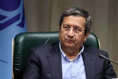 همتی: هنوز وارد ابر تورم نشدهایم و احتمال وقوع آن را ضعیف میدانم/ گرد و خاک ایجاد شده در بازار ارز، فرو خواهد نشست/ این ادعا که ایران وارد فروپاشی اقتصادی شده، درست نیست؛ کشور به قدر کافی ارز دارد