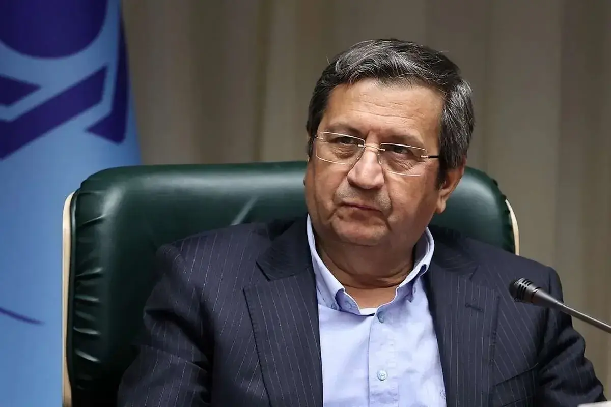 همتی: هنوز وارد ابر تورم نشدهایم و احتمال وقوع آن را ضعیف میدانم/ گرد و خاک ایجاد شده در بازار ارز، فرو خواهد نشست/ این ادعا که ایران وارد فروپاشی اقتصادی شده، درست نیست؛ کشور به قدر کافی ارز دارد