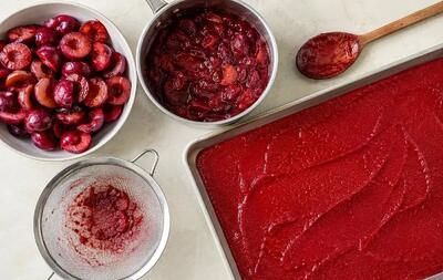 چگونه لواشک آلو درست کنیم؟ | طرز تهیه لواشک آلو خانگی؛ ترش‌ و شیرین و بدون کپک