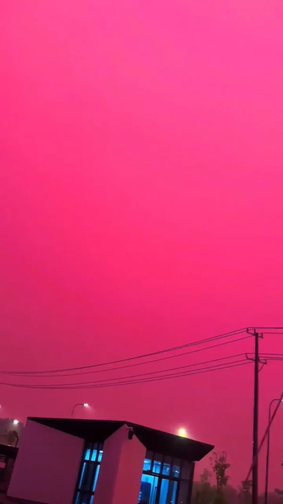 آسمان شهر هانگژو در چین به رنگ صورتی مایل به قرمز درآمد + فیلم