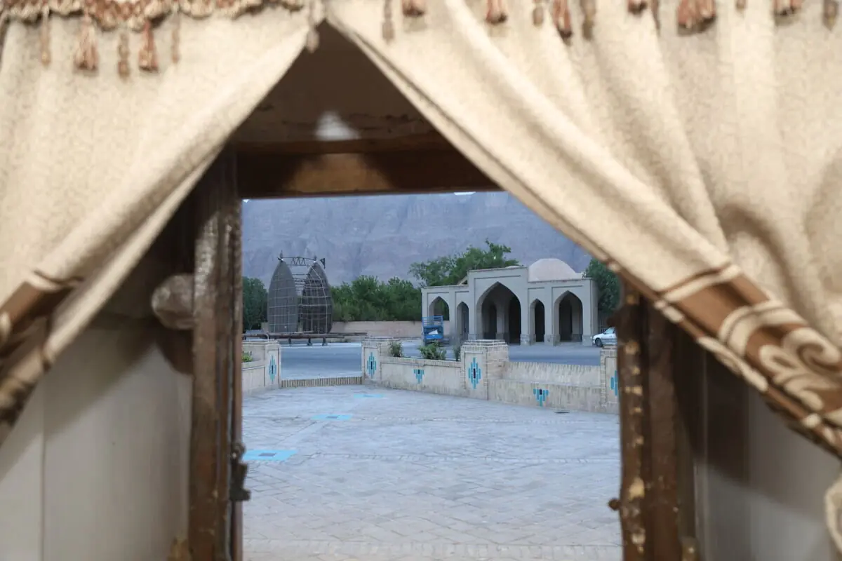  قدمگاه‌هایی که سکوت کویر را معنوی کردند