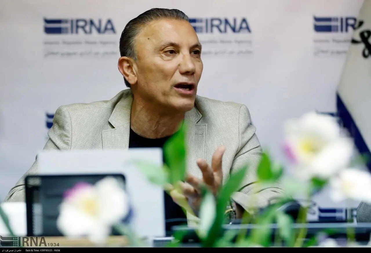 درخشان: مربیان میترسند به تیم امید بازیکن بدهند/ فدراسیون باید باشگاهها را جریمه کند