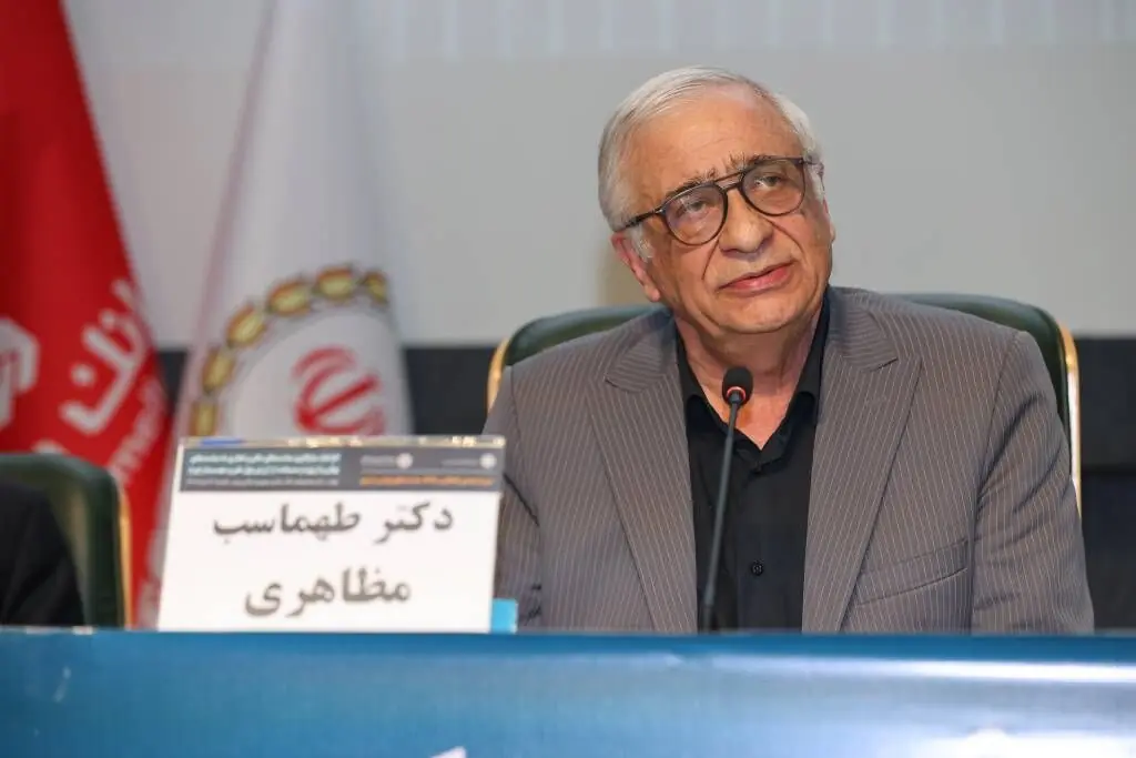 رئیسکل اسبق بانک مرکزی: نظام بانکی باید با ابزارهای وکالتی اعتماد مردم را بازگرداند