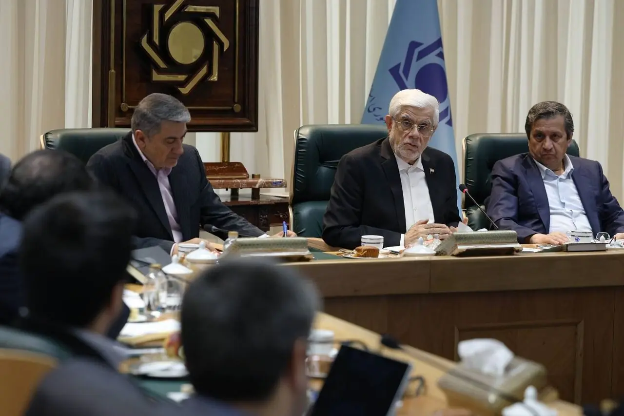 عارف: آمریکا کار جدیدی نمیتواند بکند/دولت برای مقابله با جنگ اقتصادی برنامه دارد