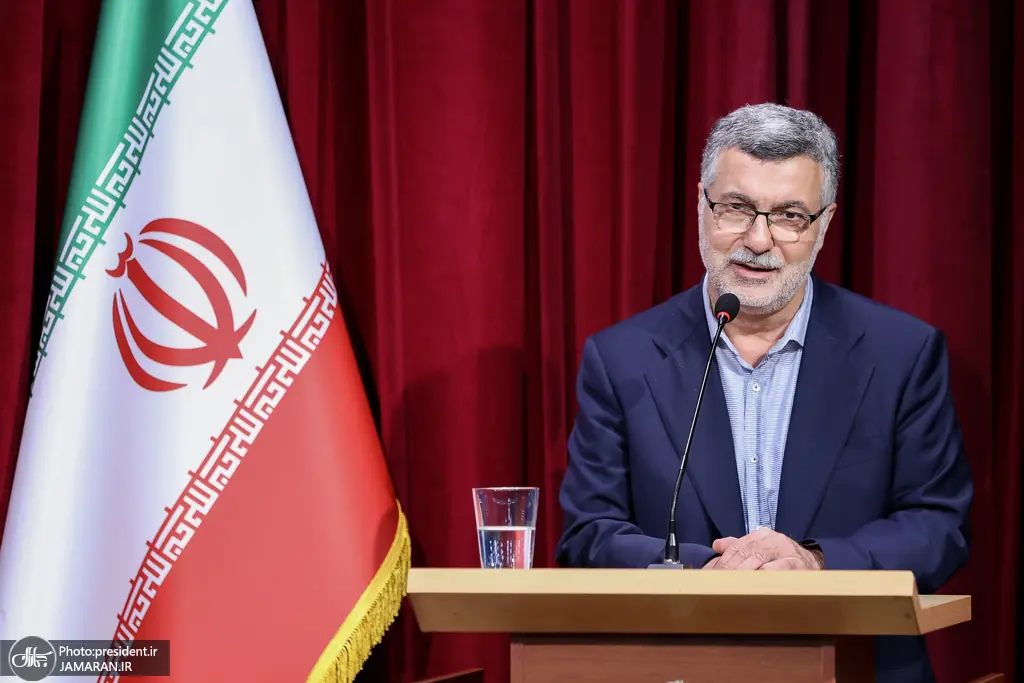 وزیر بهداشت: در جریان جنگ تحمیلی سوم بیش از 200 بیمارستان آسیب دید و 300 آمبولانس نیز تخریب شد/ بیمهها گرانی دارو را پوشش دهند/ حقوق بهورزان 10 برابر شده است
