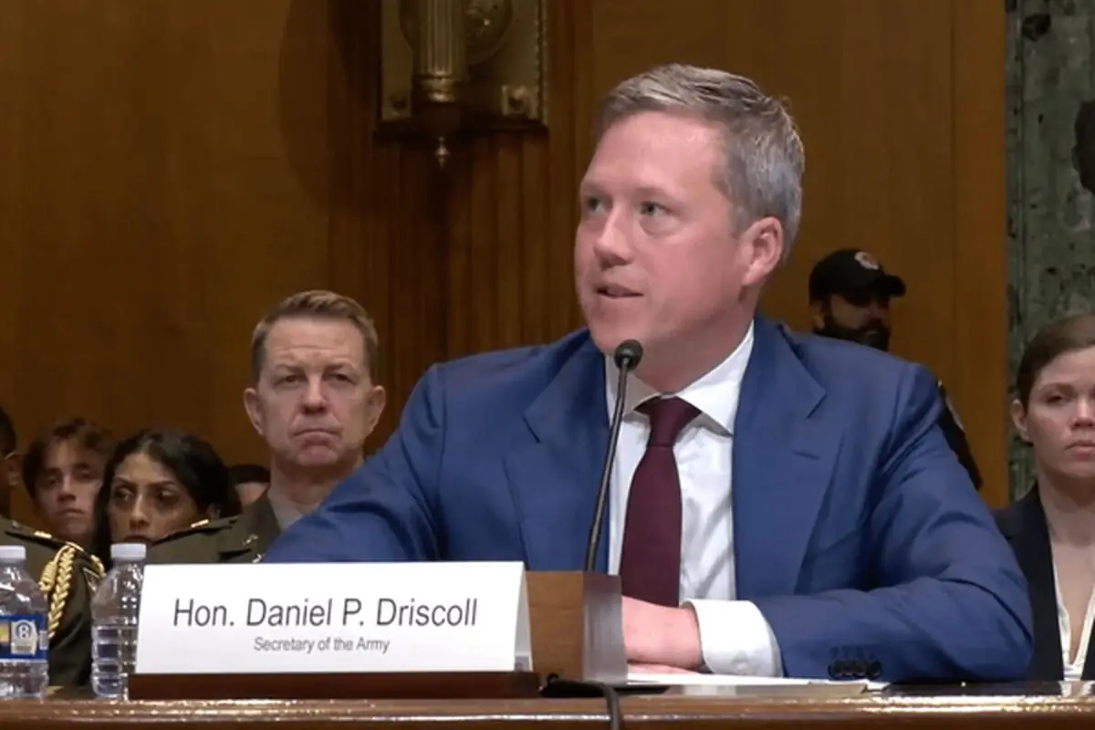 معاون وزیر جنگ آمریکا استعفا داد