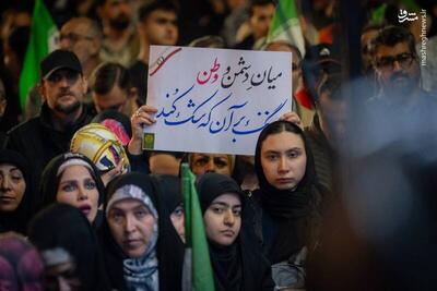 حفظ سنگر خیابان در زیر باران تابستانی!