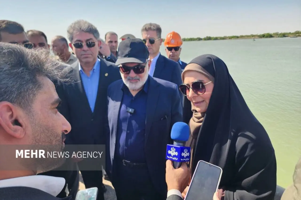 خارجسازی مغروقه خانیان در بندر خرمشهر تا ۲ ماه آینده پایان مییابد
