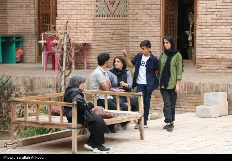 مهمانان نوروزی در میدان گنجعلیخان کرمان