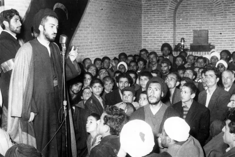 خاطرات رهبر شهید از دیدار فراموشنشدنی با نواب صفوی - تسنیم