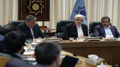 عارف: آمریکا کار جدیدی نمیتواند بکند