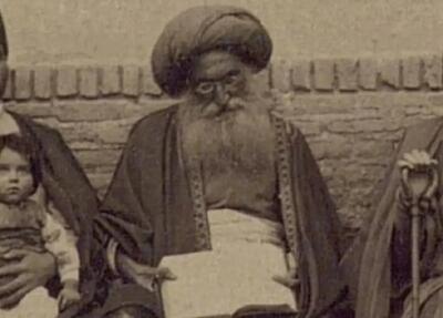«حکیم نورمحمود» پزشک یهودی دربار ناصرالدین شاه در میان اعضای خانواده (عکس)