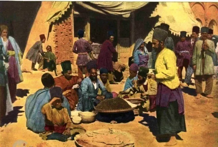 عکس/ تصویری رنگی شده از پخت برنج و نان در ۱۴۰ سال پیش بازار شیراز