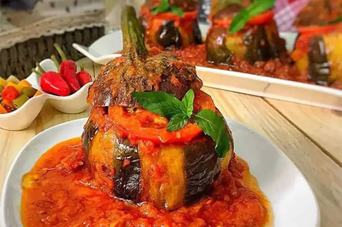 طرز تهیه بادمجان ترکی؛ بقچههای خوشمزه با گوشت و سبزیجات