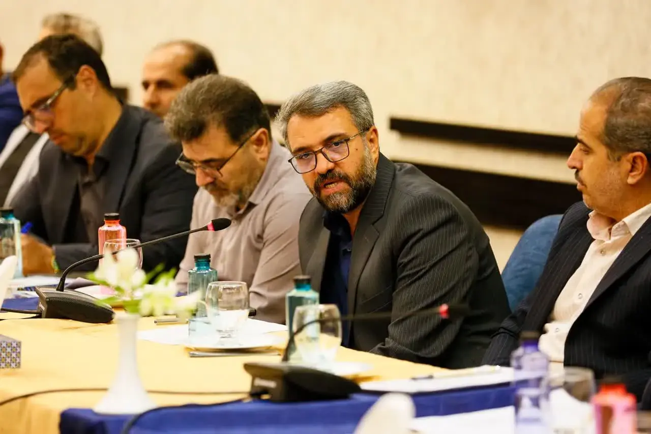 تأکید بر جمعآوری عاجل پلاستیک و زباله از ورودیهای اصفهان