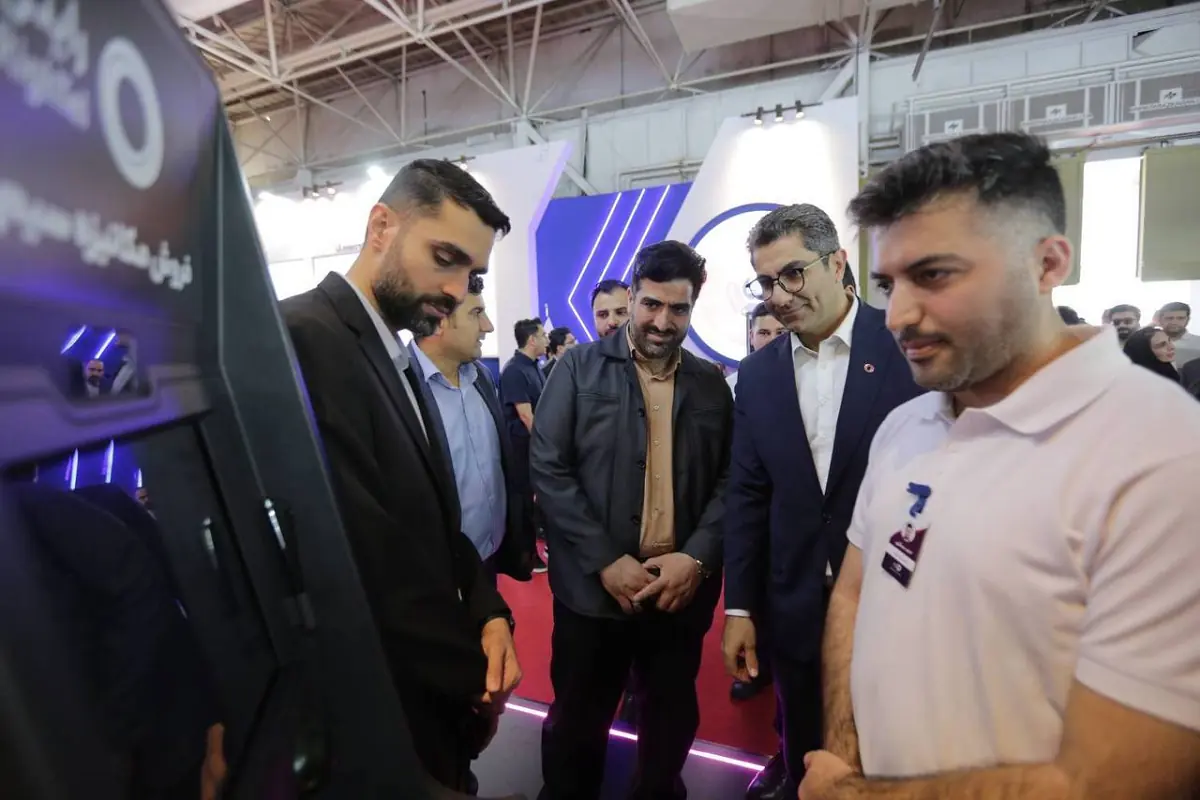 بازدید رئیس پلیس فتا تهران از غرفه رایتل در الکامپ
