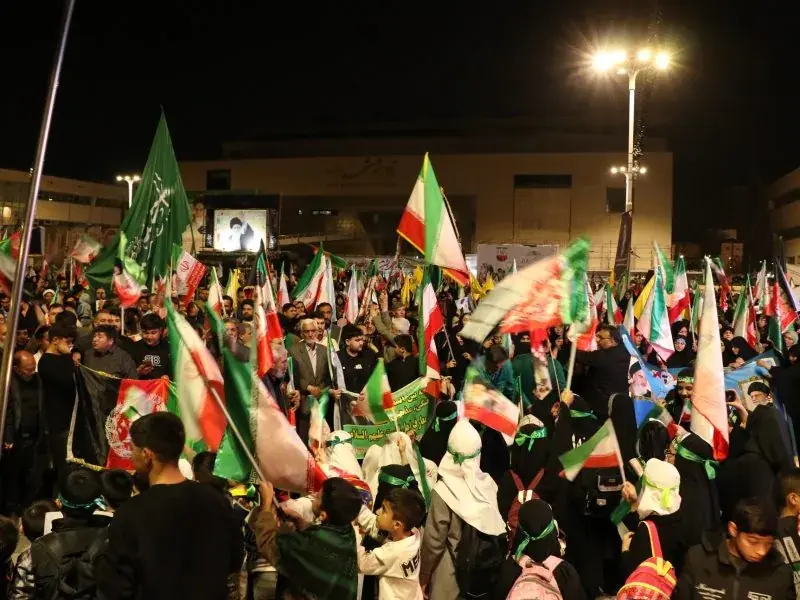 توضیحات پلیس درباره برخورد خودرو با تجمع کنندگان در مشهد: راننده هیوندا حالت عادی نداشت و با سرعت نسبتا بالا و غیرمطمئن در حال عبور بود / این خودرو ابتدا با یک چانگان که در مسیر موازی آن حرکت میکرد، برخورد کرد/ سپس، پس از برخورد با بشکه ها و علائم ترافیکی، با جمعیت برخورد کرد