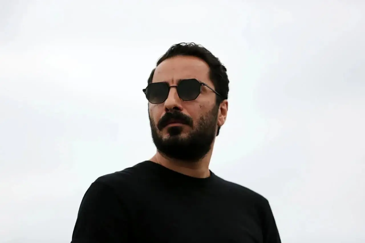  اخراج نوید محمد زاده به دلیل حمایت از فلسطین!