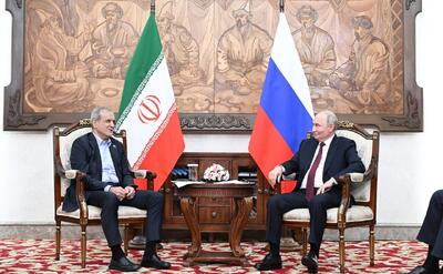 مذاکره پزشکیان و پوتین درباره همکاری هستهای و ساخت نیروگاههای اتمی در ایران