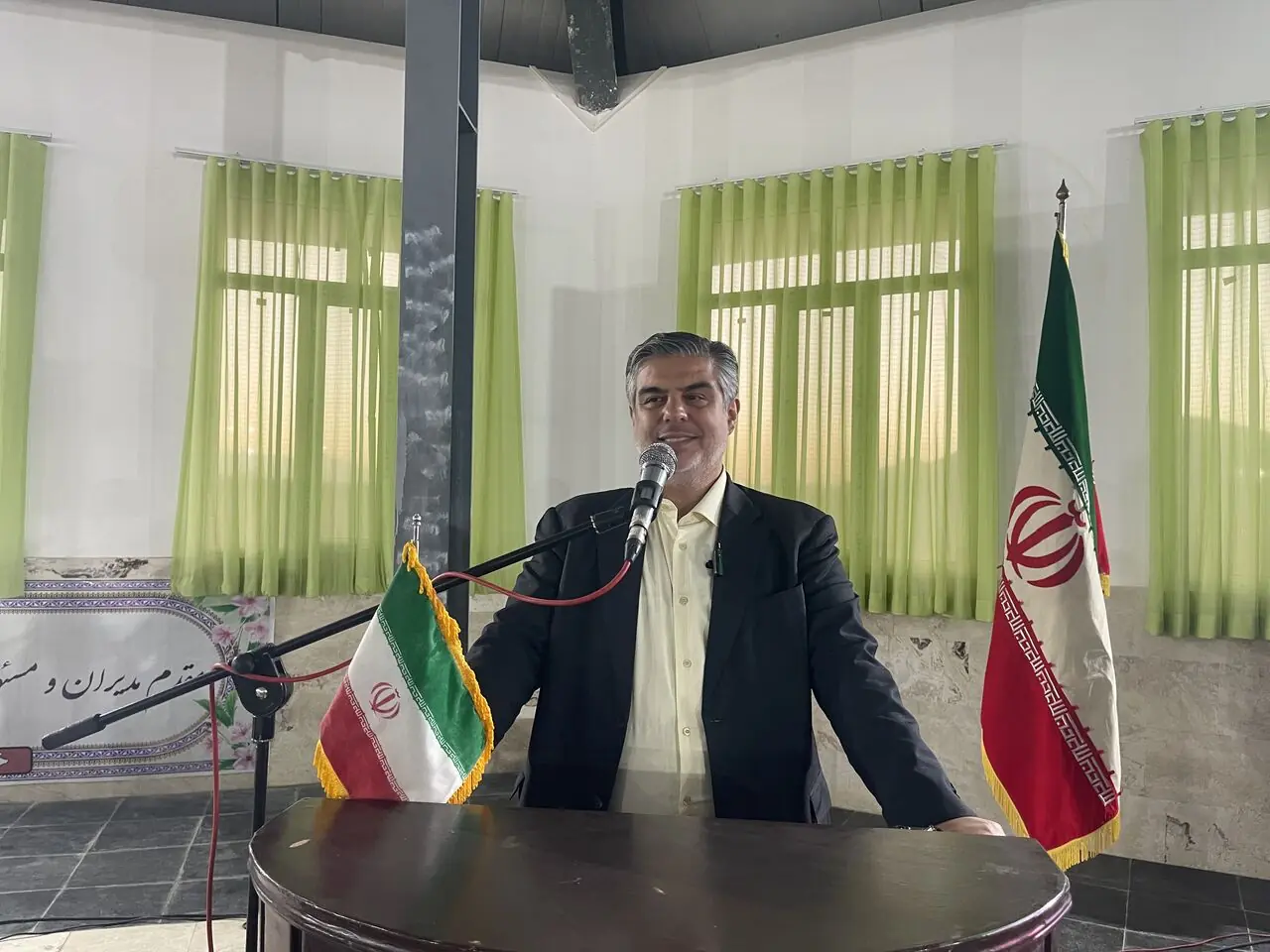 استاندار مرکزی: تشکلهای مردمنهاد حلقه اتصال توان جامعه و ظرفیتهای حاکمیت هستند