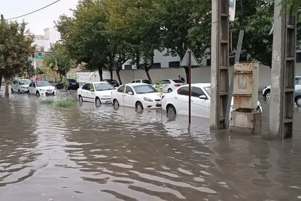 ۱۵ اکیپ لایروب برای مدیریت بارندگیها در اهواز آمادهباش هستند