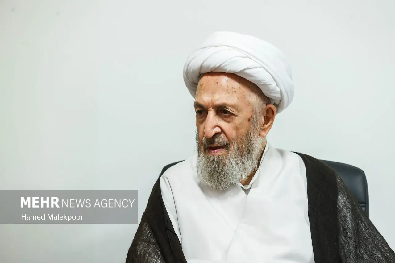 آیتالله سبحانی: پیامبر اسلام(ص) در قله همه فضائل قرار دارد