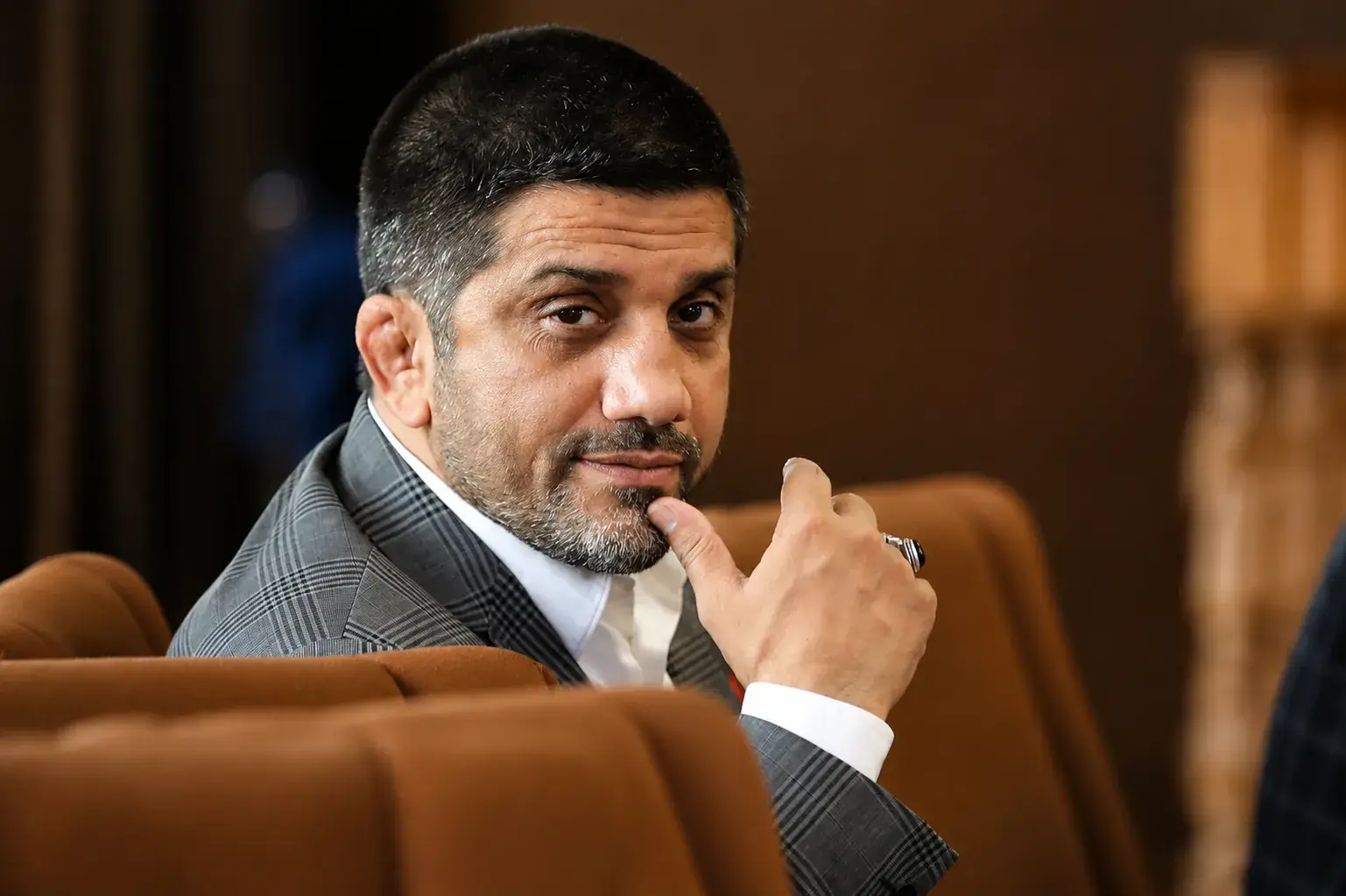 کنایه علیرضا دبیر به بازی امروز استقلال و پرسپولیس:پژمان از قرمزها فاصله گرفت! - پارس فوتبال