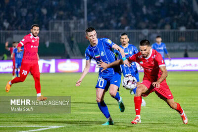  تساوی استقلال و پرسپولیس در نیمه نخست پر موقعیت - پارس فوتبال