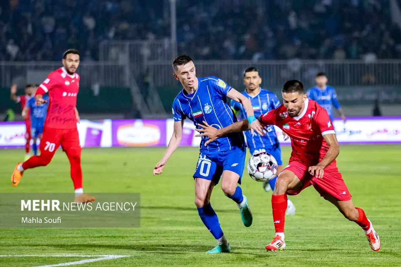  تا دقیقه ۴۰؛ استقلال صفر - پرسپولیس صفر؛ موقعیت‌سوزی عجیب علیپور - پارس فوتبال