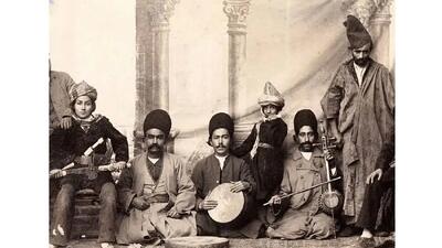 عکس سفر در زمان / تصاویری کمیاب از مطربهای زن و مرد در دوران قاجار پای بساط / زیبایی دختران ایرانی را ببینید