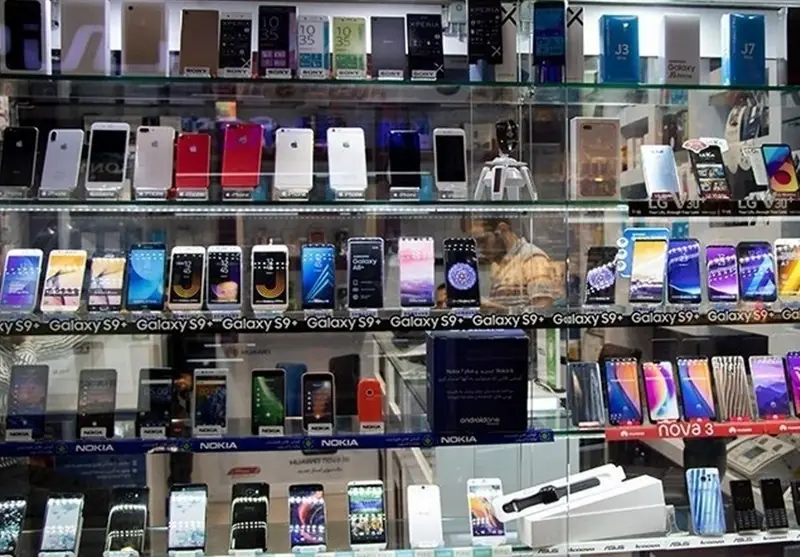 بازار موبایل زیر تیغ دلار