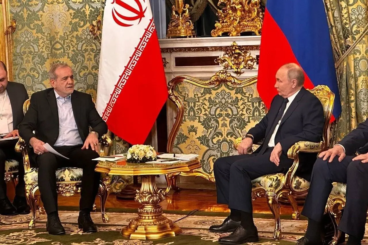  روس اتم خبر داد : پزشکیان و پوتین درباره وضعیت نیروگاه بوشهر رایزنی کردند