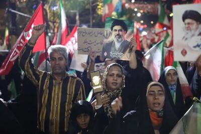 حضور مقتدرانه سمنانیها پس از ۶ ماه در خیابان/ تا انتقام خون شهدا را نگیریم آرام نمینشینیم+، فیلم