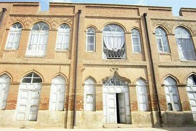 پایان انتظار چندساله؛ عمارت صمصام نهاوند تملک شد - تسنیم