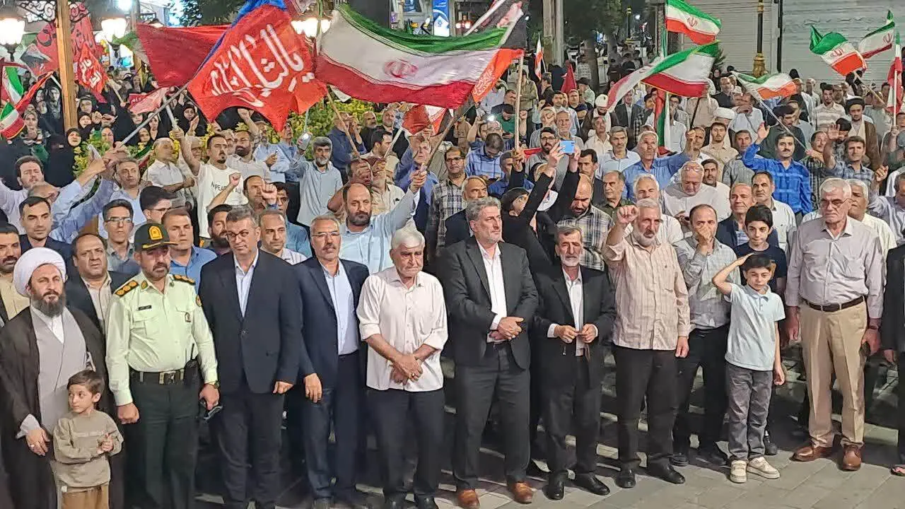 گوشههایی از تجمع مردم انقلابی خوی در میدان مقاومت + عکس
