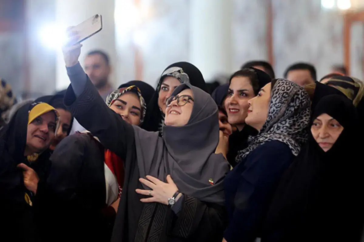 همسر عراقچی، دختر پزشکیان، زنجیرهای طلا و جیب خالی ما!