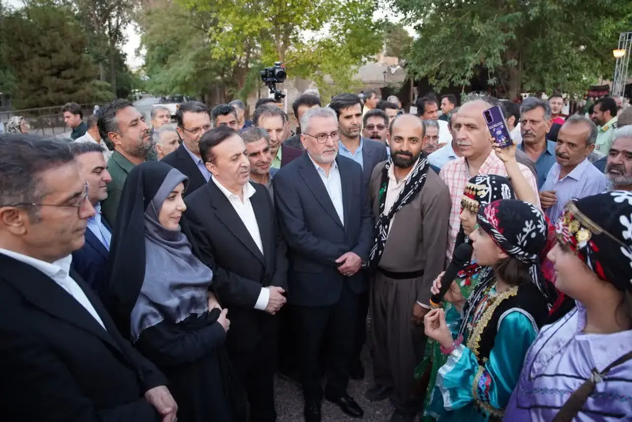 حضور صمیمانه استاندار در جمع مردم/ برگزاری ویژهبرنامه قزوین ایران با محوریت فرهنگ روستایی و عشایری در دولتخانه صفوی